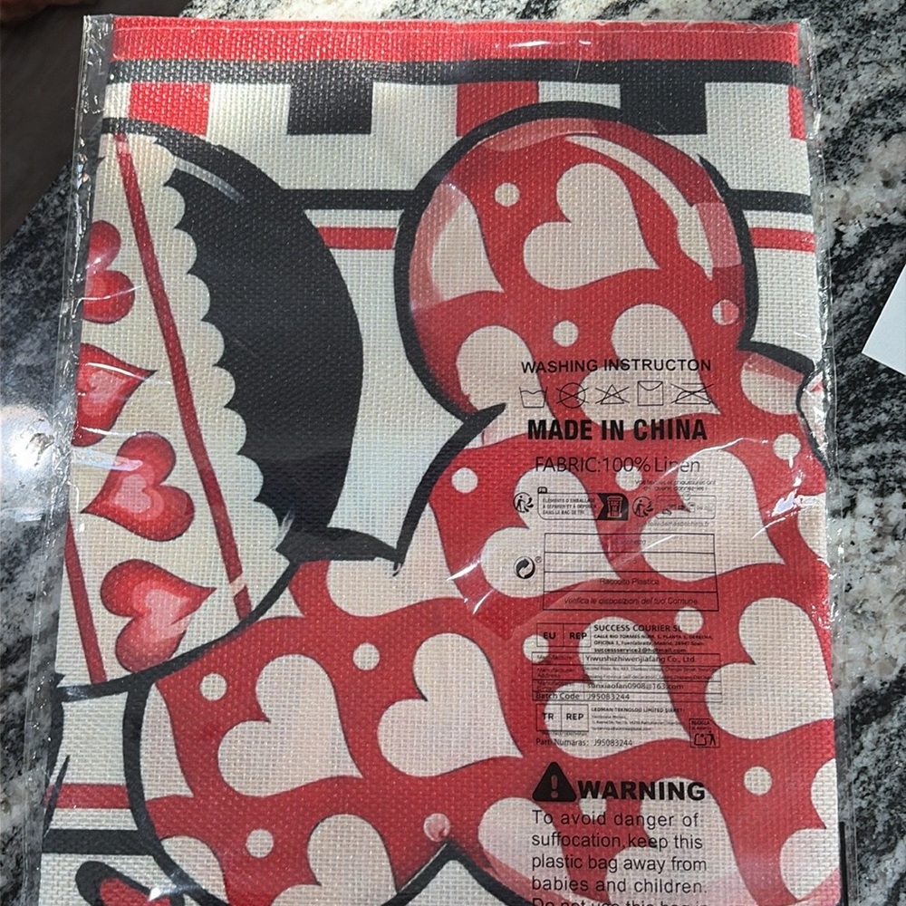 New 13x72 Table Runner Disney Minnie Mouse Valentines Day Fabric Mantel Scarf - Picture 3 of 7